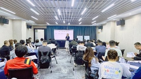 俞璇老师企业培训授课现场